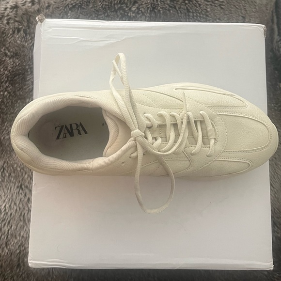 Sneakers - Picture 4 of 4